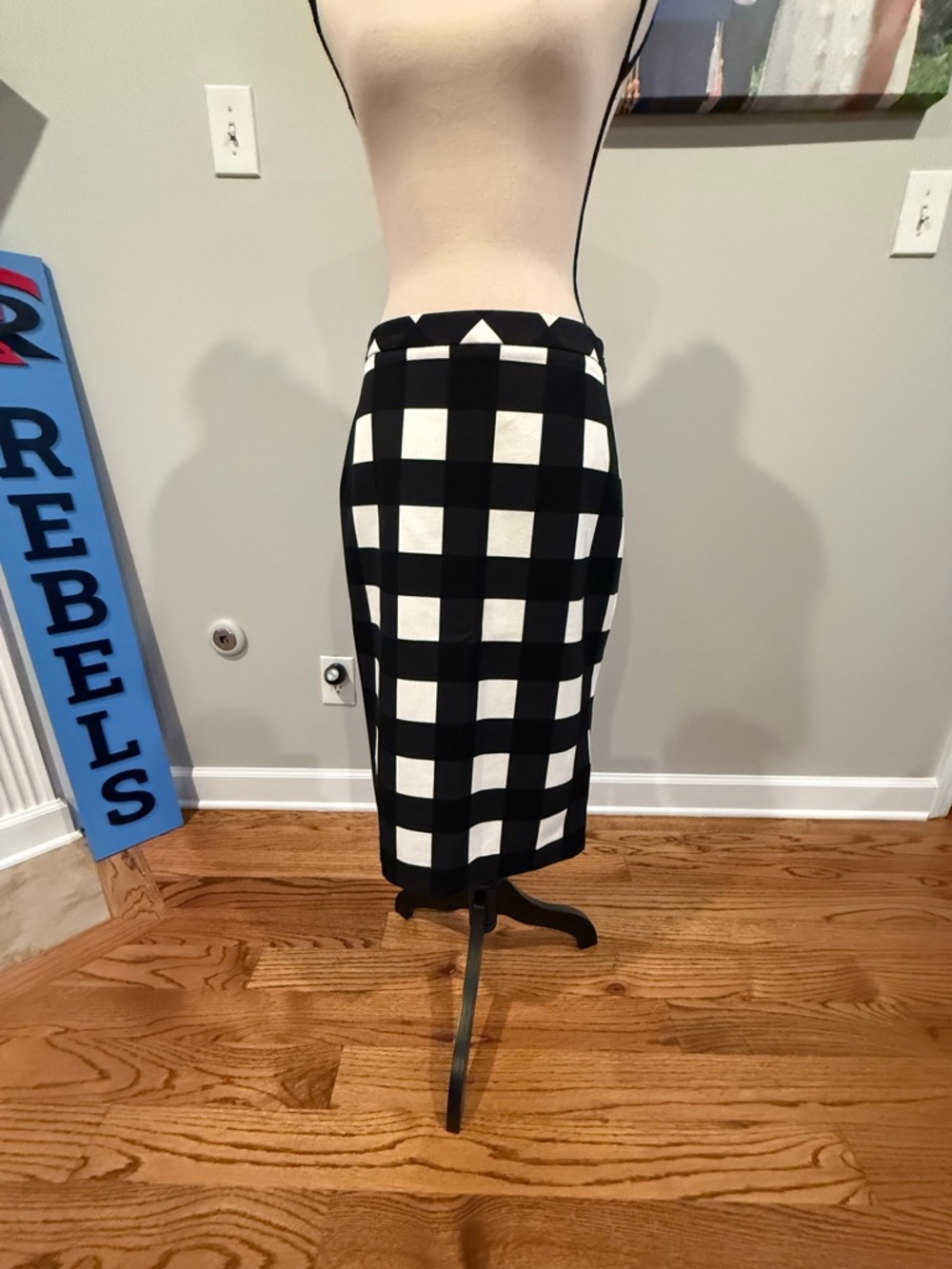 GORGEOUS Banana Republic Black and White Check Pencil Skirt
